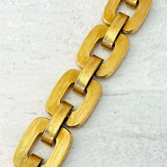 Big Bold Gold Tone Textured Square Link Bracelet Monet Vintage 1970s Sz 7.25 - Picture 1 of 8